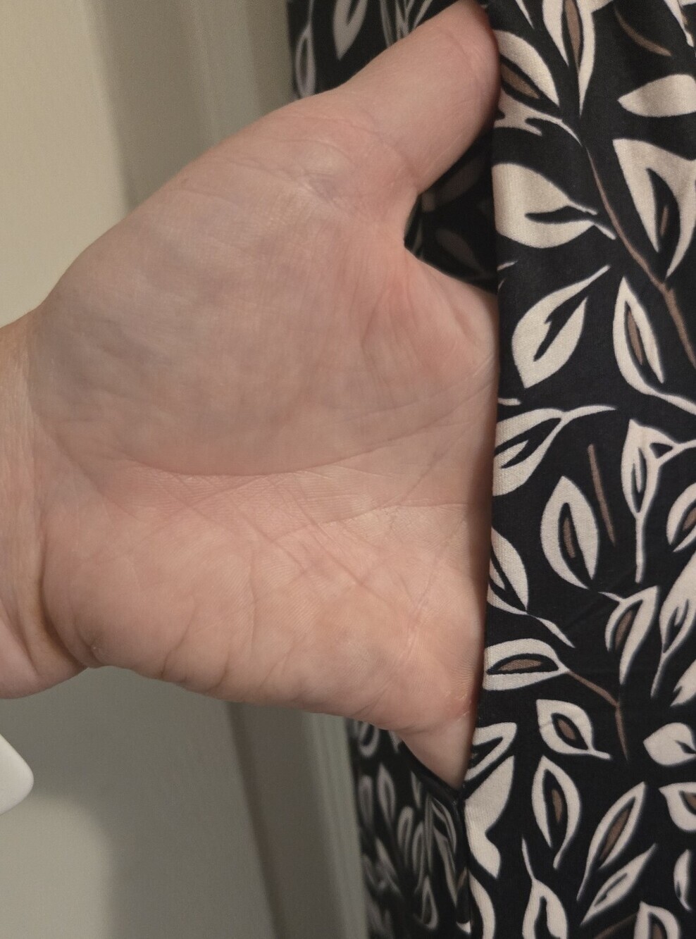 New! Ekouaer Leaf Print Night Gown Size Large Black White Taupe - Picture 5 of 6